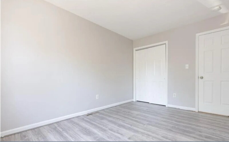 Building Photo - 302 Primrose Ln