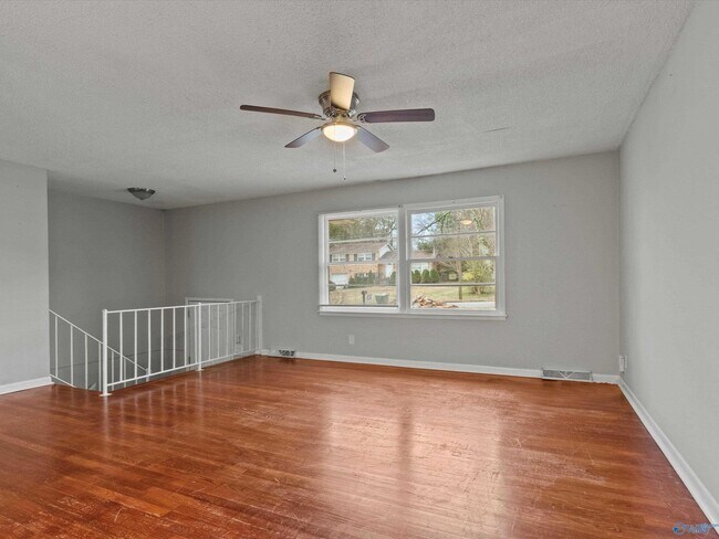 Building Photo - 3912 NW Neptune Dr