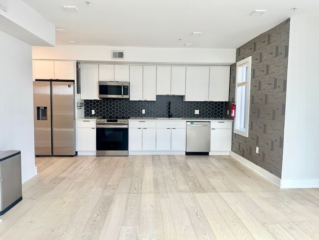 Building Photo - New Building! 2 Bed/ 2 Bath! Parking! Pets...