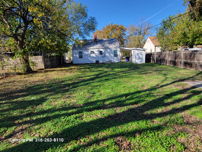 Building Photo - 2126 S Gold St