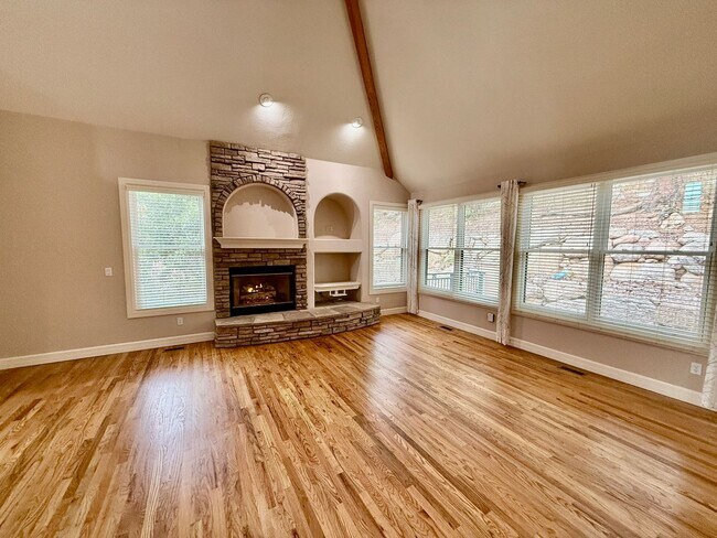 Building Photo - Gorgeous 4 Bedroom Home located in Gated Broadmoor Community