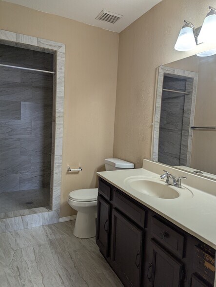 Building Photo - 11600 Marsh McCall Way