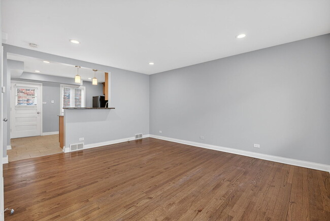 Building Photo - 15 S Waiola Ave