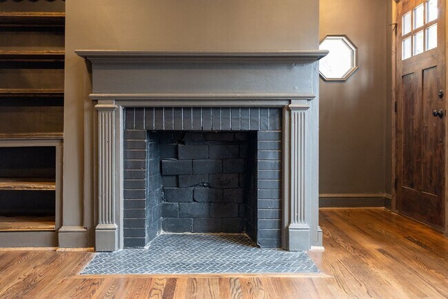 Building Photo - Heritage Historic - Unit A