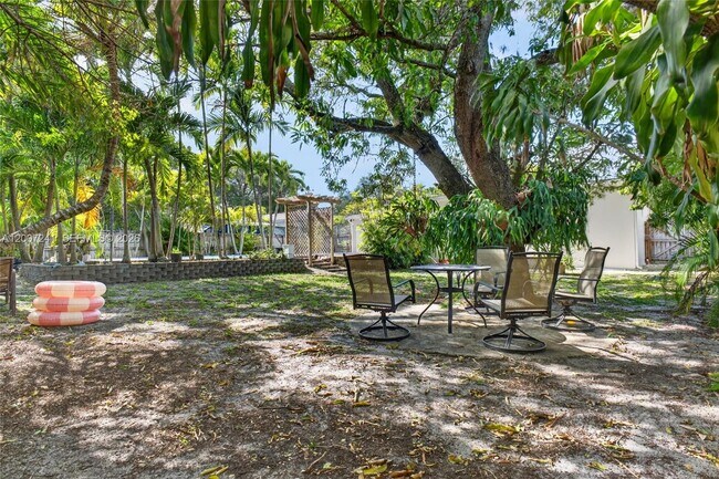 Building Photo - 1250 NE 133rd St