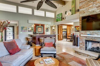 Building Photo - 3 Bedroom Condo for rent in Palm Desert, CA