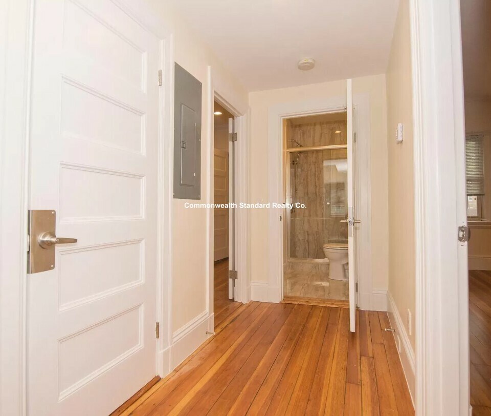 Building Photo - 1616 Beacon St
