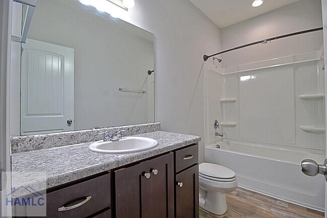 Building Photo - 741 Meloney Dr