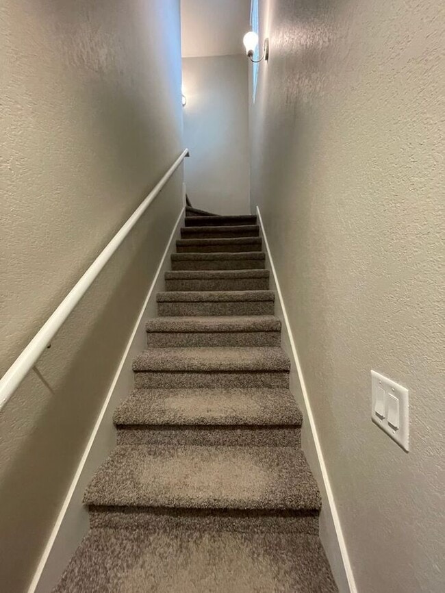 Building Photo - Step Right Up to Savings! | $250 OFF Your First Month’s Rent + Spacious 4-Bed, 2.5-Bath Home with...