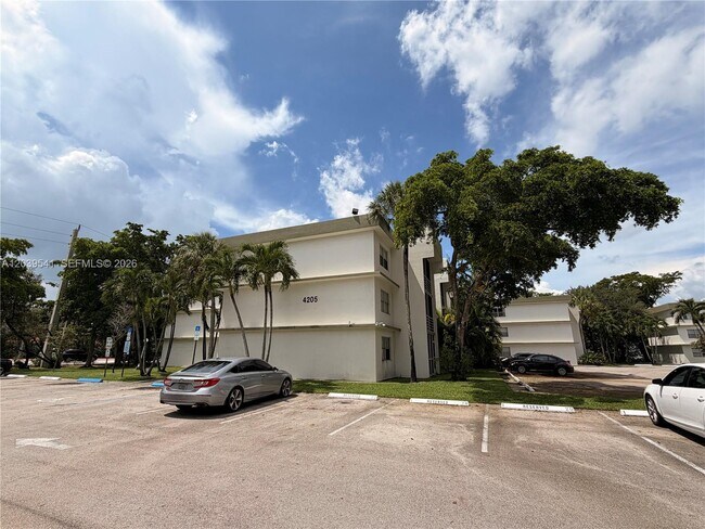 Building Photo - 4205 N University Dr