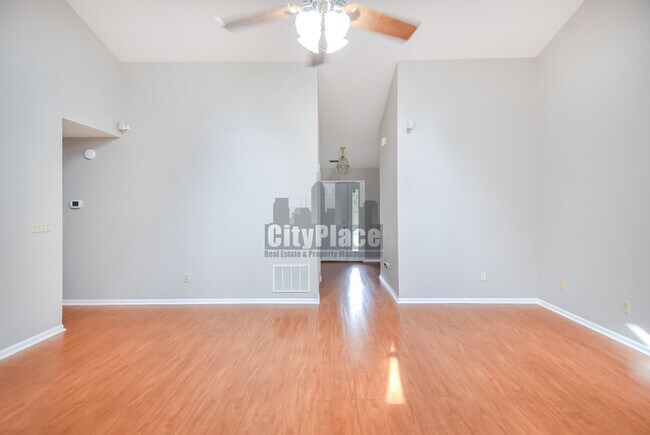 Building Photo - 740 Sweet Creek Dr