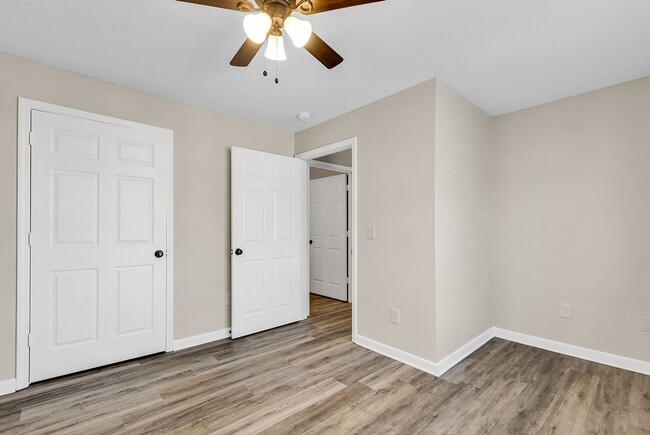 Building Photo - If you choose Autumn Chase we will both be LUCKY!!