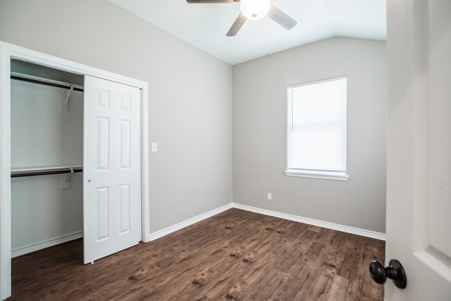 Building Photo - 803 S Main St