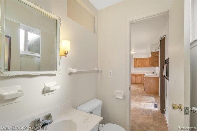 Building Photo - 1102 Davenport Dr