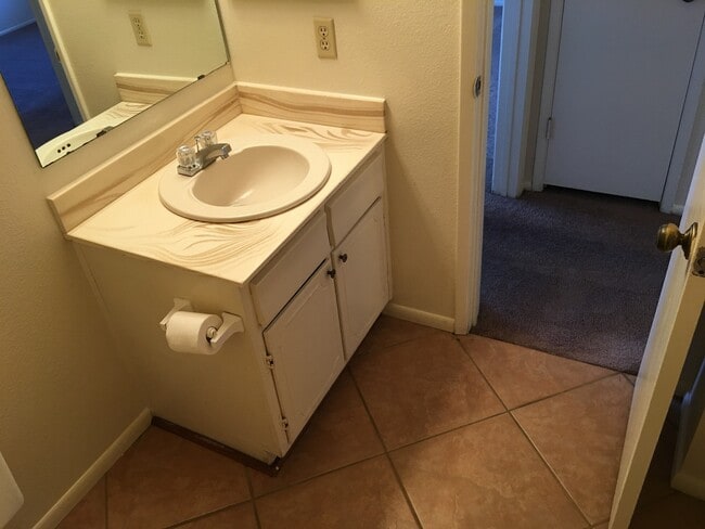 Building Photo - Tempe 3 Bed, 2 Bath Single Story Rental House