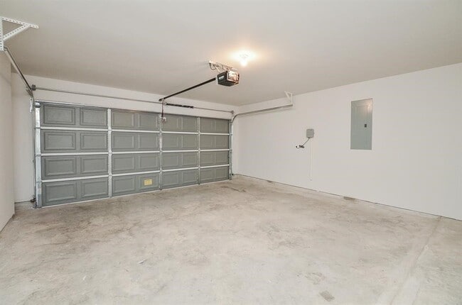 Building Photo - 7402 Sunlit Hbr Dr