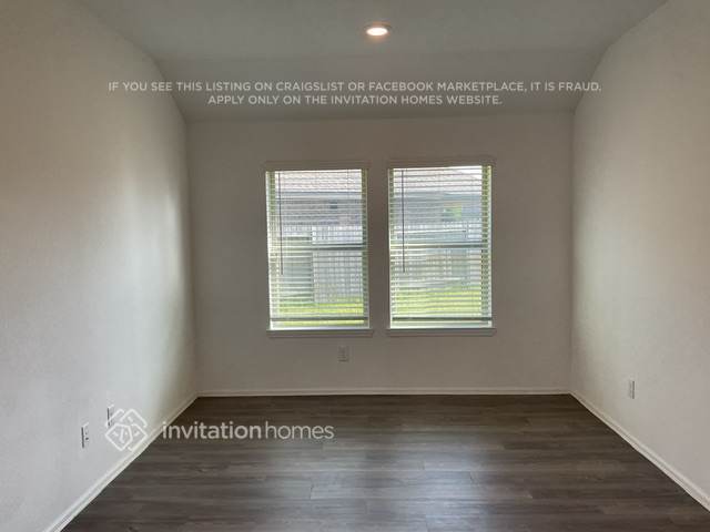 Building Photo - 428 Pecan Landing Ln