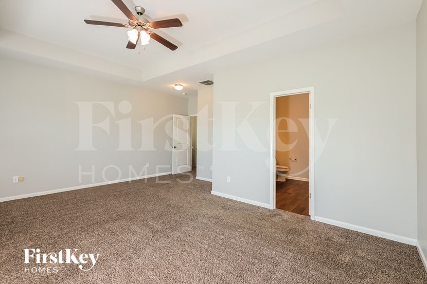 Building Photo - 975 Treymont Way SW