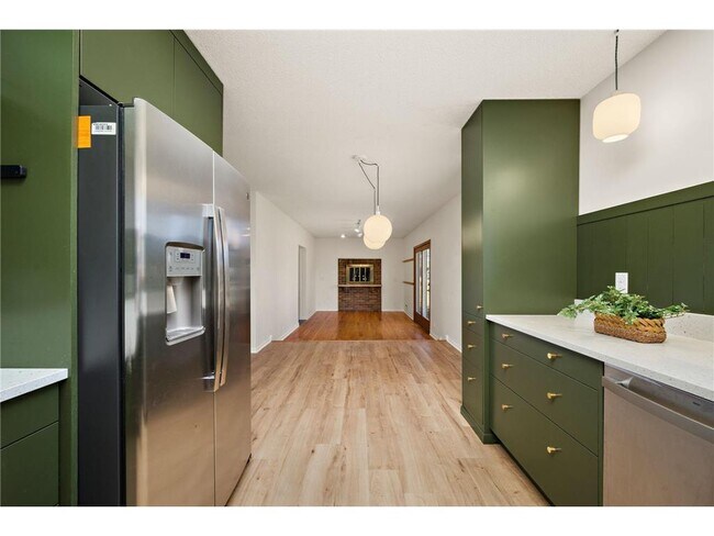 Building Photo - 953 Redwood Dr