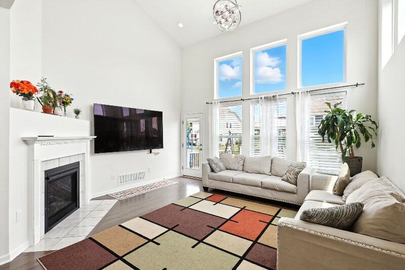 Building Photo - 5497 Mercier St