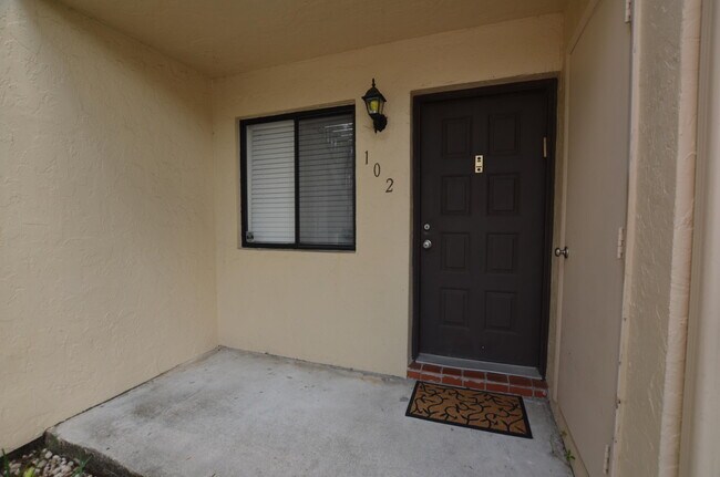 Building Photo - 6649 Somerset Dr