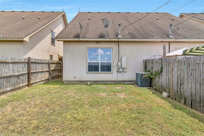 Building Photo - 200 Sandstone Dr