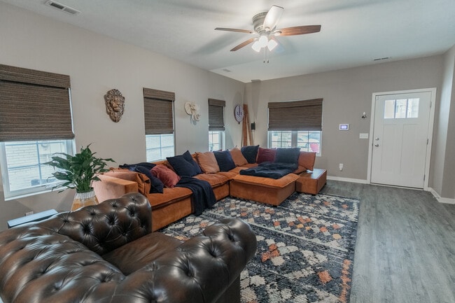 Building Photo - 2811 Q St