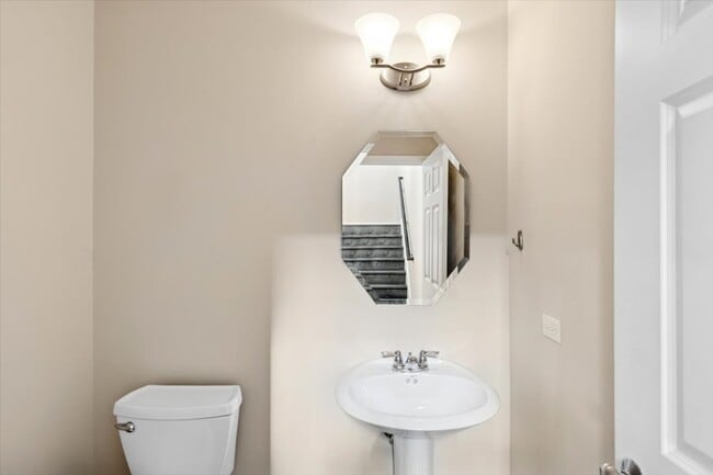 Building Photo - 2942 Madison Dr