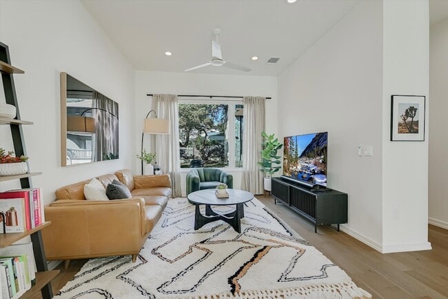 Building Photo - 410 W Alpine Rd