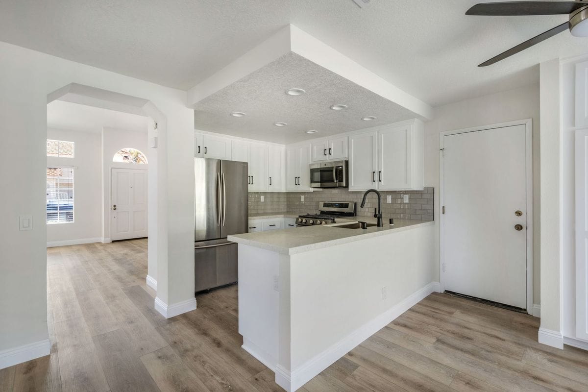 Building Photo - 24351 Kings View