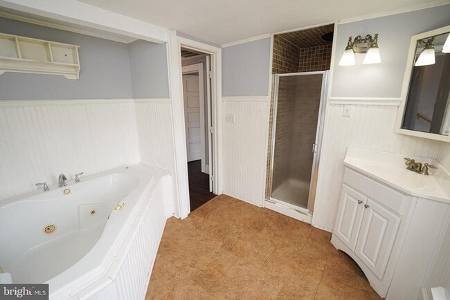 Building Photo - 605 Oak Hill Ave