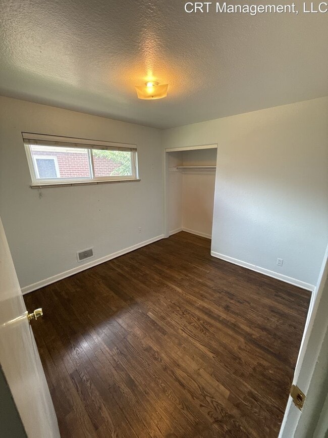 Building Photo - Charming 2-Bedroom Duplex in the Heart of ...
