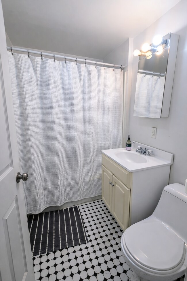 Building Photo - 66 Egmont St