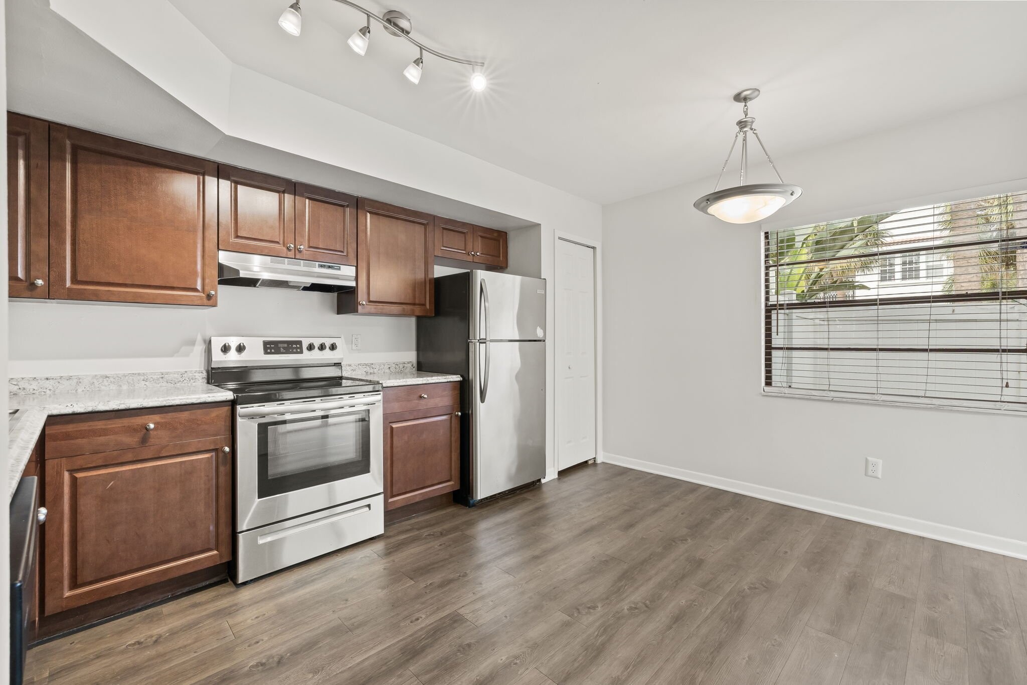 Building Photo - 5045 S Albany Ave