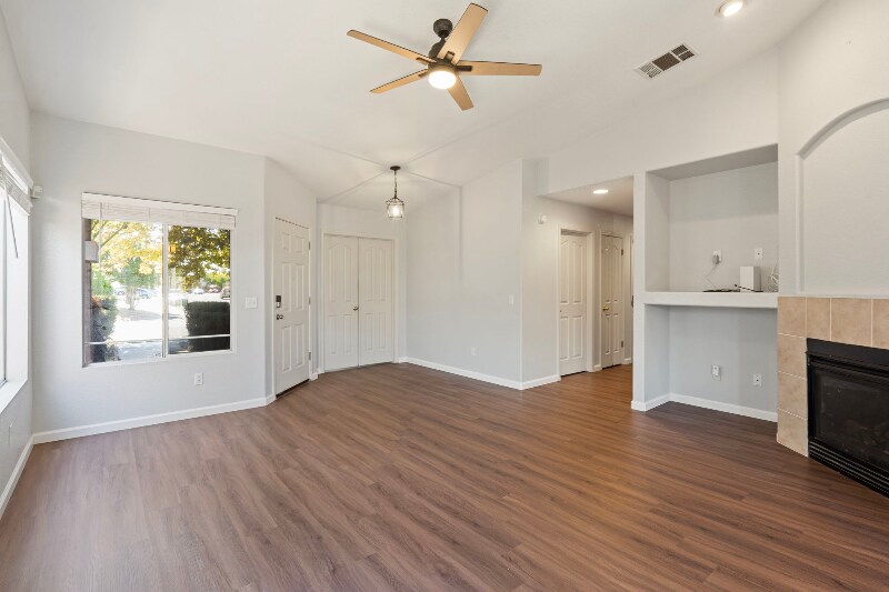 Building Photo - 8277 Lake Willow Way