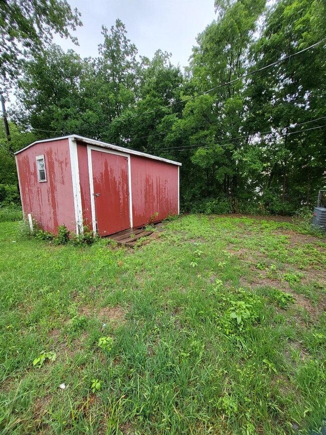Building Photo - 1112 Williamson Dr