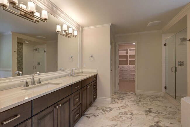 Building Photo - Spacious Custom Home with High-End Finishes Near Lake Sammamish