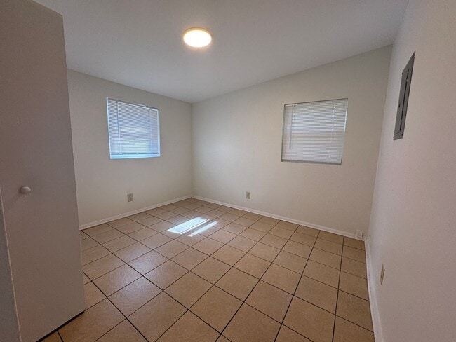 Building Photo - Island Charm on the North End – 5 Minutes to the Beach & Historic Downtown!