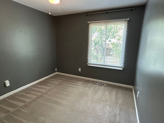 Building Photo - Wonderful 4 bed, 2.5 bath Single Family Ho...