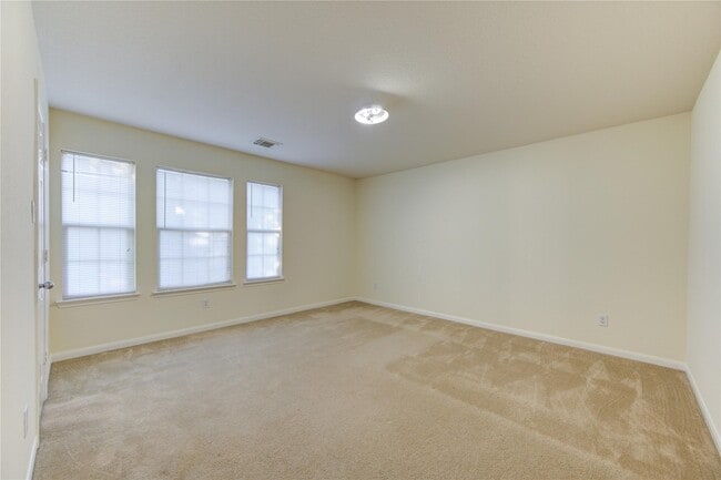 Building Photo - 15326 Mission Oak Dr