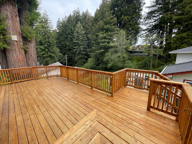 Building Photo - Beautiful and Spacious Home with New Deck ...