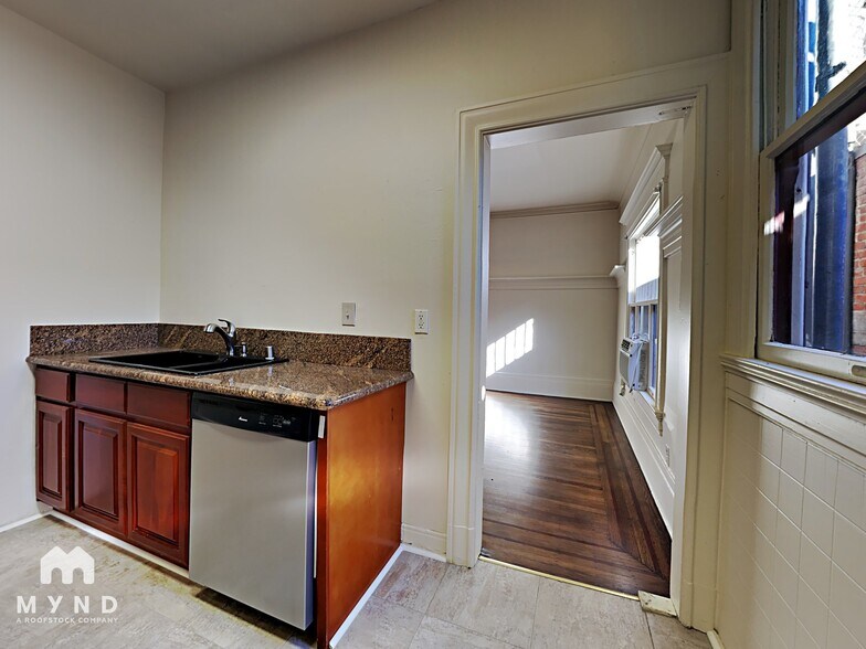Building Photo - 819 14th St