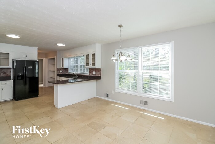 Building Photo - 3975 Sandy Plains Rd