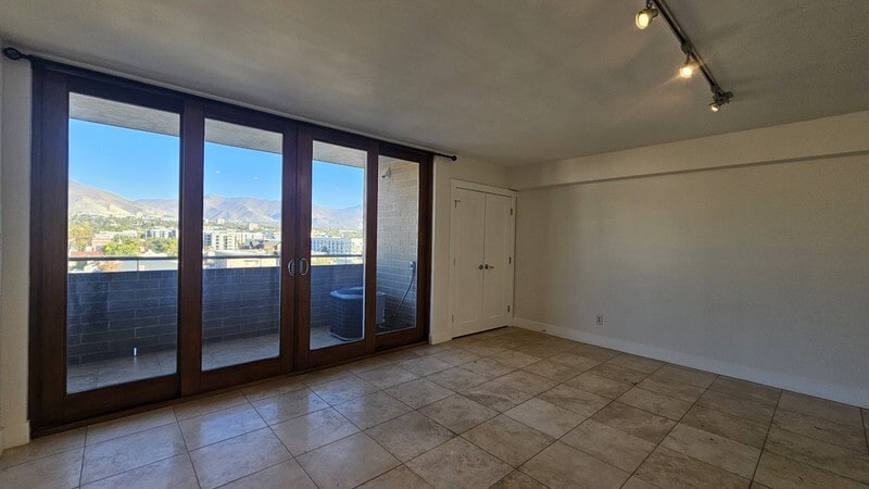 Building Photo - 230 E 300 S