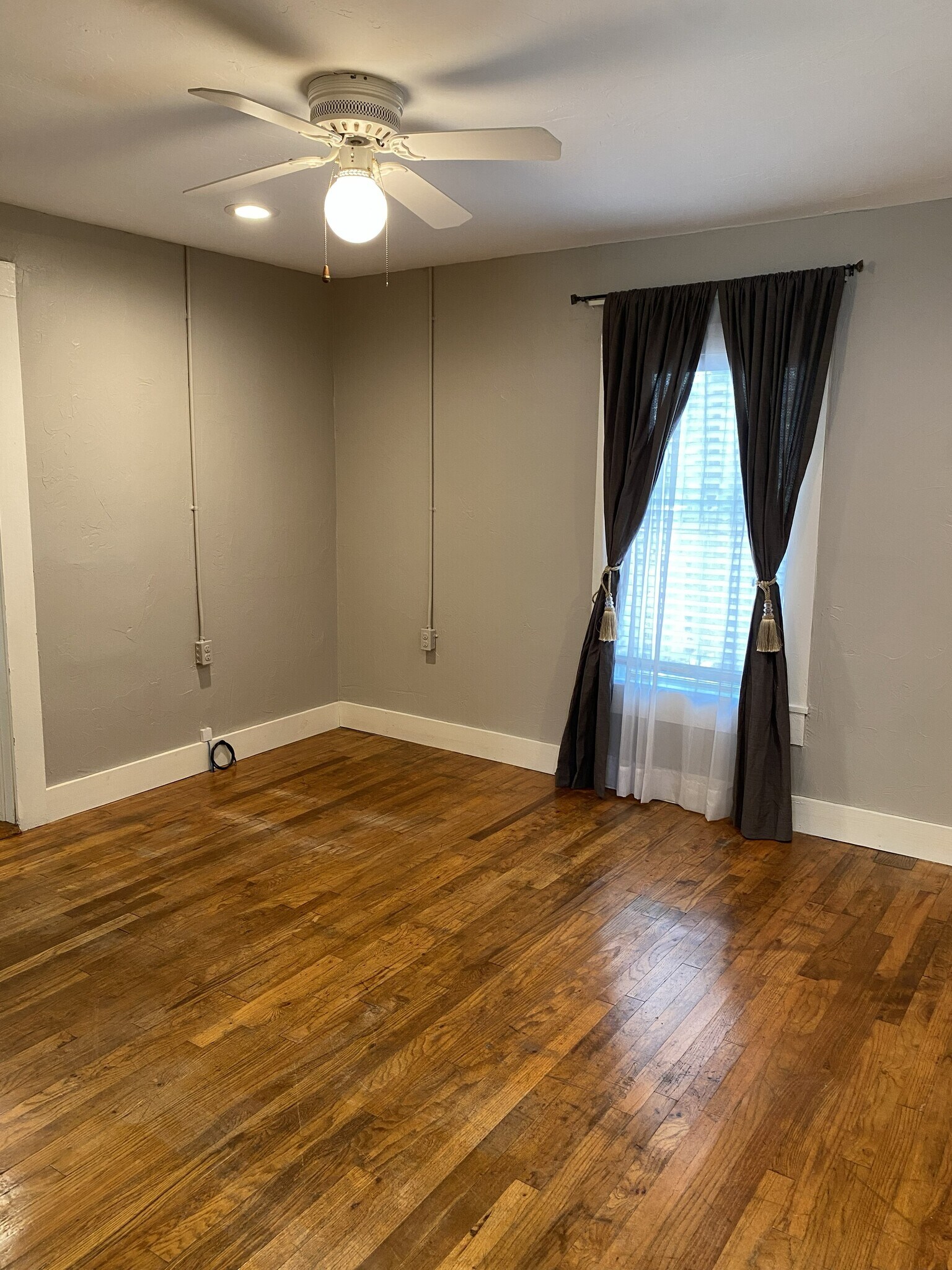 Building Photo - 1204 Elm St