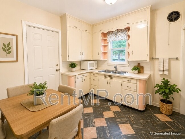 Building Photo - 524 N Kinney Ave