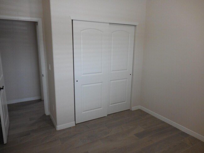 Building Photo - 213 Epsom Dr