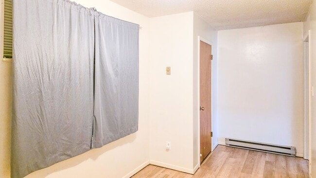 Building Photo - West Knoxville 37919 - 1 Bedroom Apartment in West Knoxville! Available Now! 1 Bedroom, 1 Bath. -...