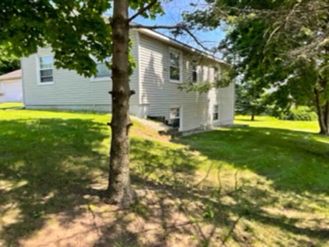 Building Photo - Spacious 3-Bedroom Apartment Near UVM with Private Entrance & Parking