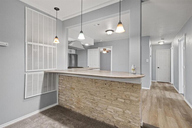 Building Photo - 5501 Spring Meadow Rd